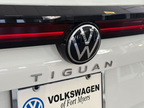 New 2026 Volkswagen Tiguan SE FWD image 33