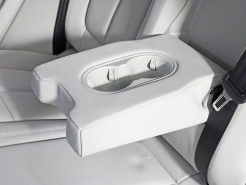 Certified 2025 Porsche Macan image 36