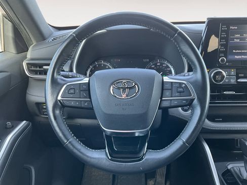 Used 2021 Toyota Highlander XSE image 19