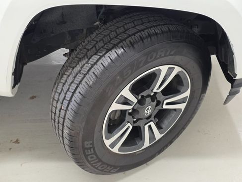 Used 2018 Toyota Tacoma TRD Sport w/ Technology Package AWD/4WD image 42