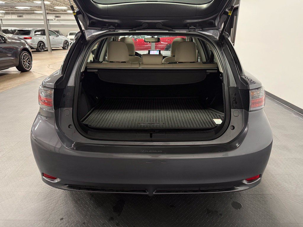 Used 2013 Lexus CT 200h w/ Premium Pkg w/Navigation FWD image 15