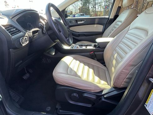 Used 2019 Ford Edge SE image 22