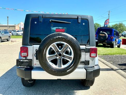Used 2014 Jeep Wrangler Unlimited Sahara AWD/4WD image 6