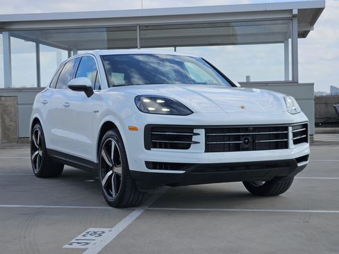 Certified 2025 Porsche Cayenne E-Hybrid image 10