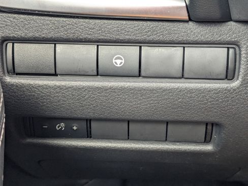 Used 2022 Nissan Rogue SV image 17