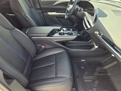 New 2025 Cadillac Lyriq Luxury image 15