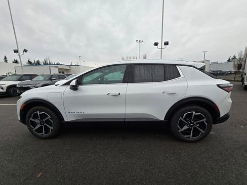 New 2026 Chevrolet Equinox EV LT image 2