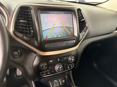 Used 2015 Jeep Cherokee Limited w/ Luxury Group FWD image 17