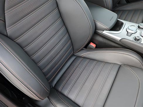 New 2025 Alfa Romeo Giulia Intensa w/ Driving Assist Package image 23