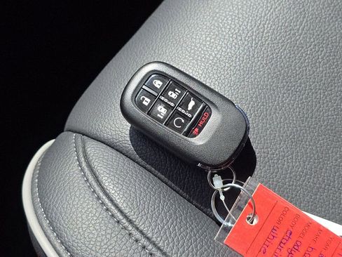 Used 2025 Honda Odyssey Touring image 39
