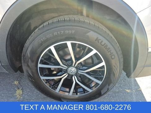 Used 2021 Volkswagen Tiguan SE w/ Panoramic Sunroof Package AWD/4WD image 10