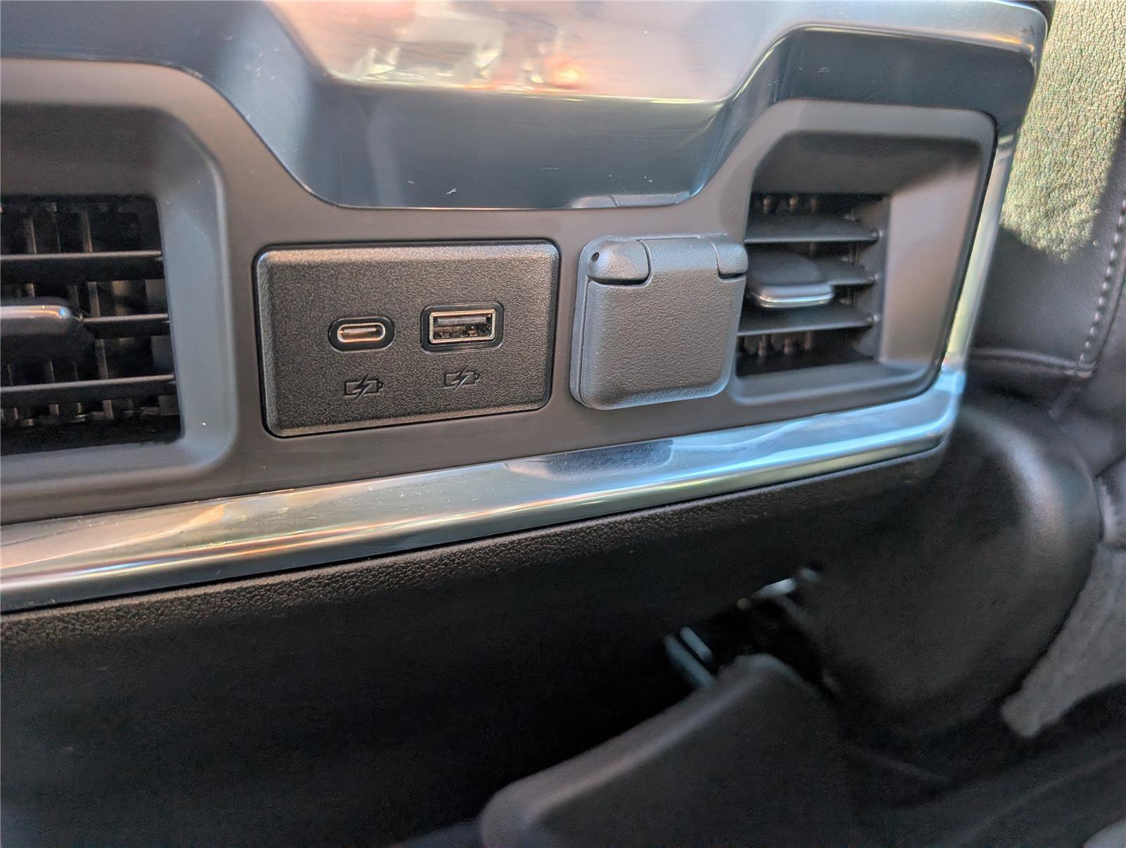 Used 2022 Chevrolet Silverado 2500 High Country w/ Safety Package II AWD/4WD image 17