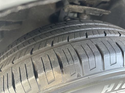 Used 2022 Ford Explorer XLT w/ Equipment Group 202A image 12