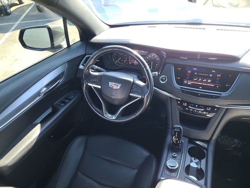 Used 2021 Cadillac XT6 Luxury image 7