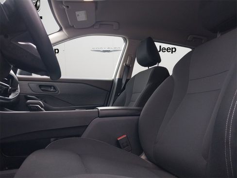 Used 2023 Nissan Rogue S image 8