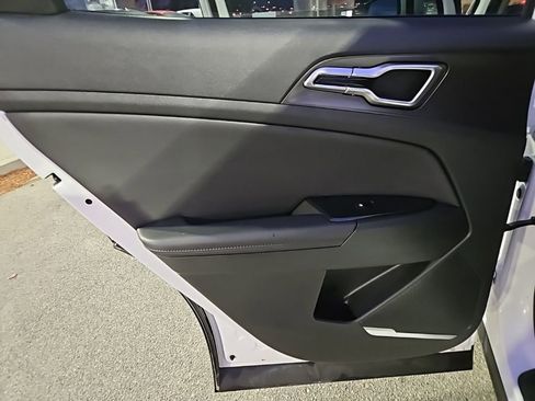 Used 2024 Kia Sportage EX image 28