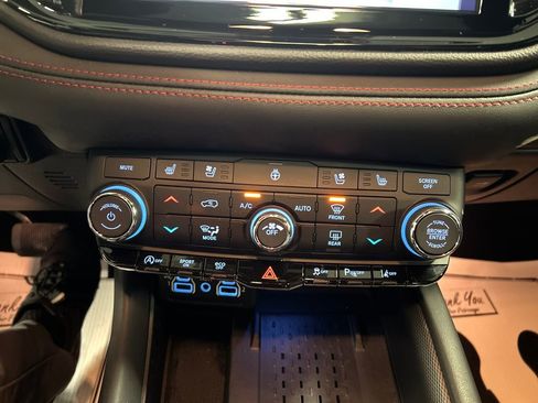 Used 2025 Dodge Durango GT image 19