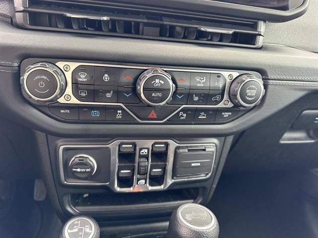 Used 2024 Jeep Wrangler Unlimited Sahara w/ Safety Group AWD/4WD image 15