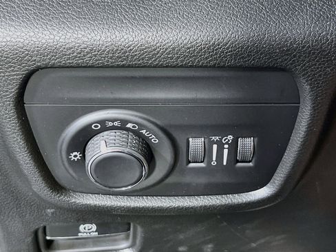 Used 2023 Jeep Grand Cherokee Altitude AWD/4WD image 10