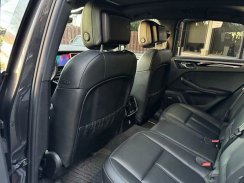Used 2022 Porsche Macan image 19