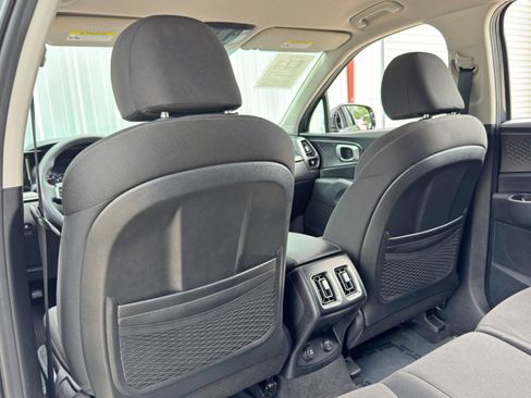 Used 2022 Kia Sorento LX image 30