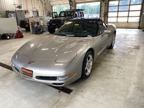 Used 2000 Chevrolet Corvette Convertible w/ Performance Handling Pkg RWD image 8