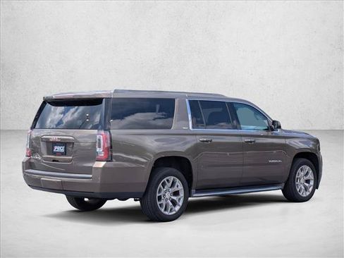 Used 2016 GMC Yukon XL SLT w/ Open Road Package AWD/4WD image 5
