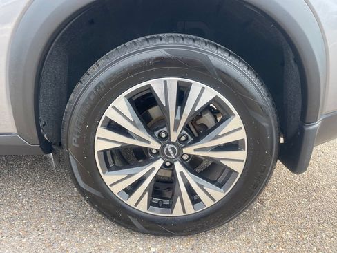 Certified 2023 Nissan Rogue SV FWD image 17