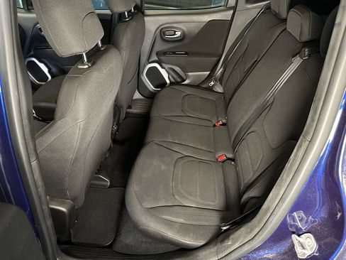 Used 2018 Jeep Renegade Latitude AWD/4WD image 20