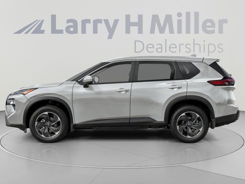 Used 2025 Nissan Rogue SV FWD image 3