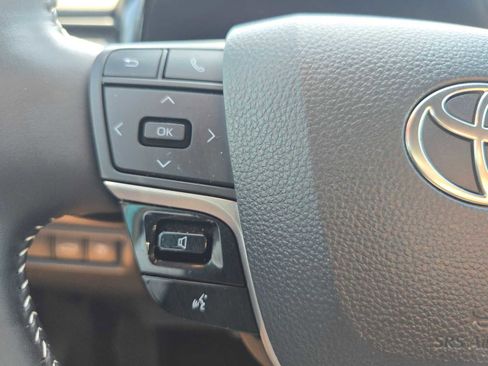 Used 2025 Toyota Camry SE image 30