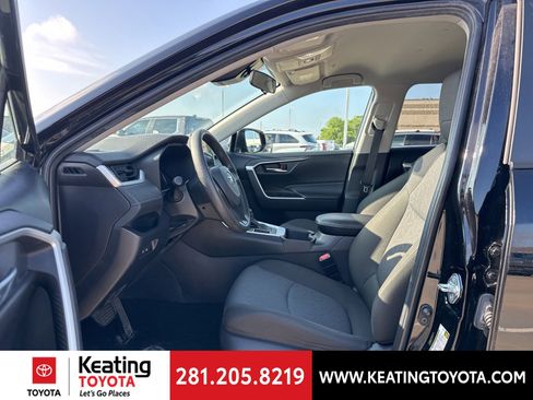 Used 2025 Toyota RAV4 XLE FWD image 12