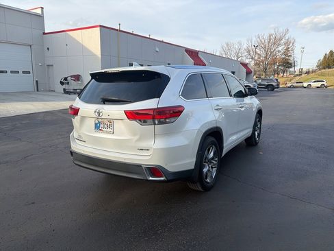 Used 2018 Toyota Highlander Limited Platinum image 4