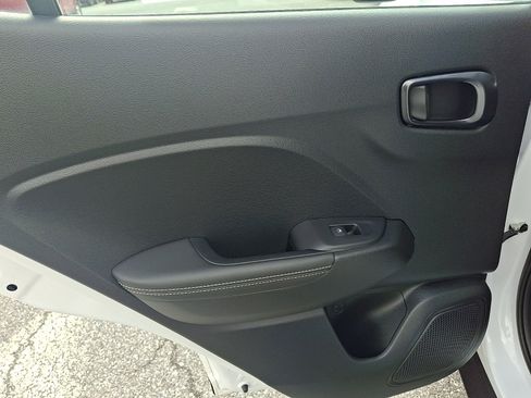 Certified 2023 Hyundai Venue Limited w/ Cargo Package FWD image 13