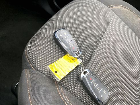 Used 2020 Chevrolet Traverse LT image 15