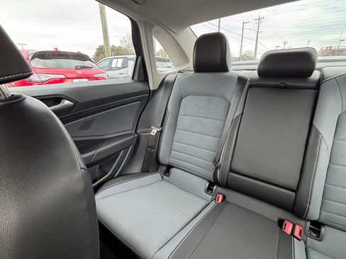 Used 2025 Volkswagen Jetta SE image 39