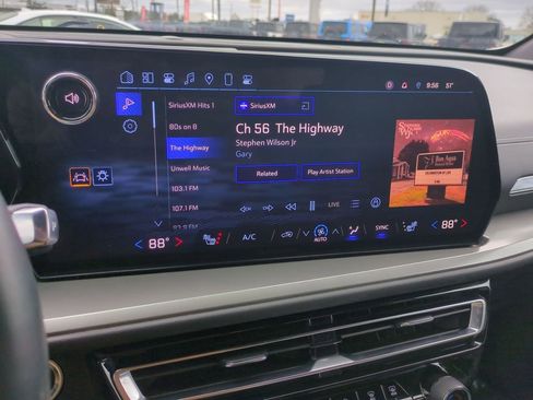 Used 2024 Chevrolet Traverse LT w/ Enhanced Driving Package image 18