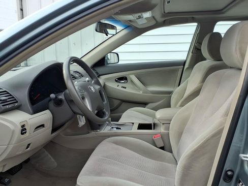 Used 2010 Toyota Camry LE FWD image 6