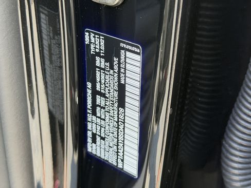 Certified 2025 Porsche Cayenne image 41