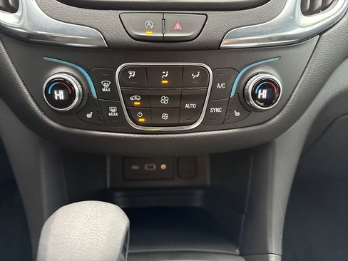 Used 2024 Chevrolet Equinox LT image 19