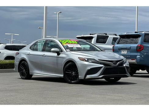 Used 2024 Toyota Camry XSE FWD image 2