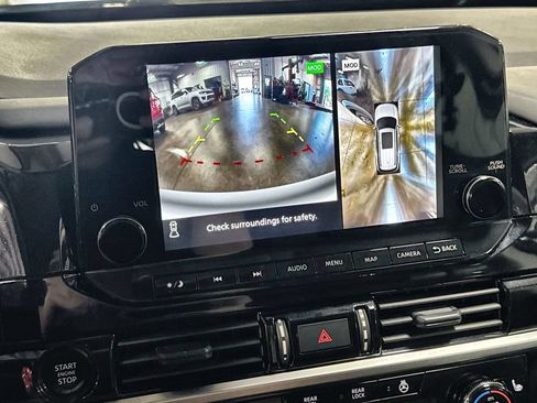 Used 2025 Nissan Pathfinder SL FWD image 20
