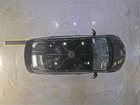 Used 2025 Nissan Versa SV w/ Trunk Package image 24