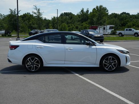 Used 2025 Nissan Sentra SR FWD image 8