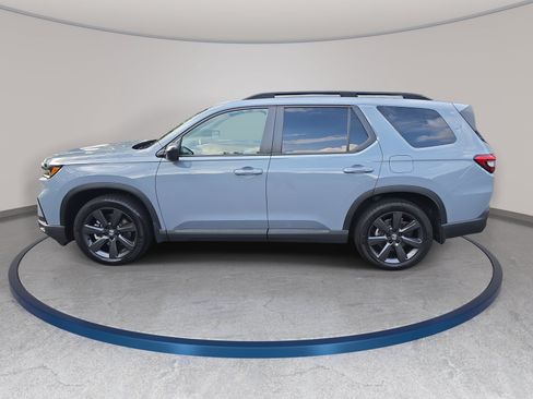 Used 2025 Honda Pilot Sport image 8