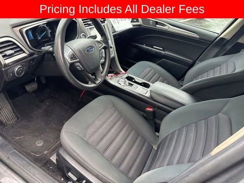 Used 2017 Ford Fusion SE w/ Fusion SE Technology Package FWD image 3