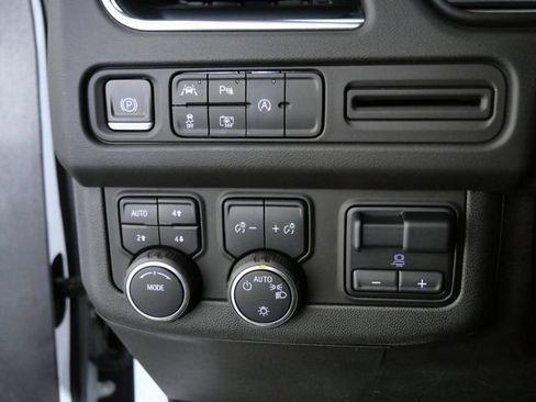 Used 2023 Chevrolet Suburban RST w/ Sport Performance Package AWD/4WD image 26