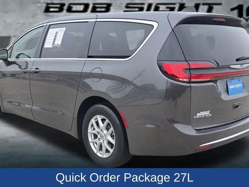 Used 2023 Chrysler Pacifica Touring-L image 4