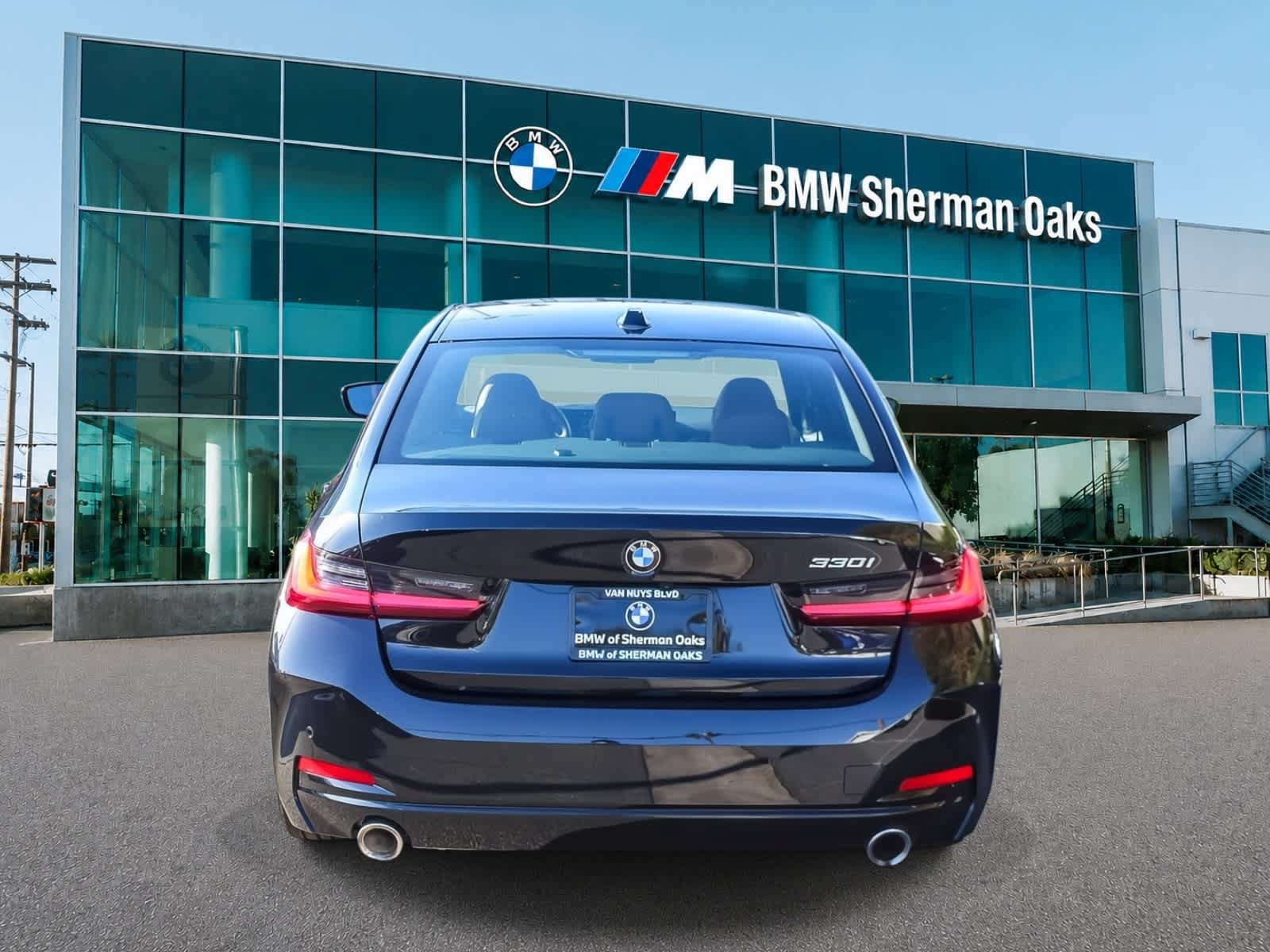 Used 2023 BMW 330i Sedan w/ Parking Assistance Package RWD image 10