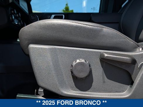 Used 2025 Ford Bronco Badlands AWD/4WD image 39